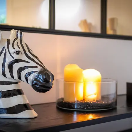 Marbella Banus Suites - Banus - Terrazas De Banus Urb- Premium 2Br - 2Ba - Redecorated - Brand-New Furniture - Outdoor Terrace - Heart Of Puerto Banus - Steps From Marina, Beach & El Corte Ing Luxury Shopping - Pools & Garden Solarium- Ideal For Fami *