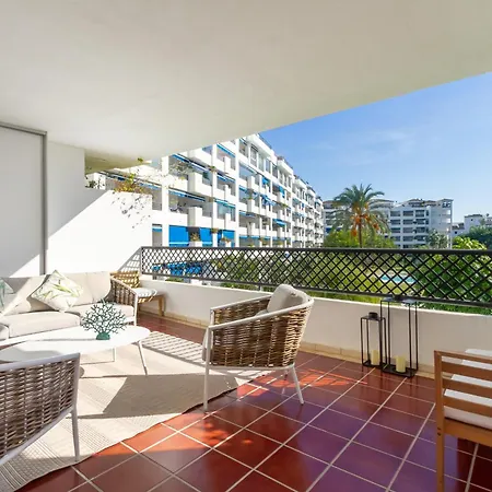 Marbella Banus Suites - Banus - Terrazas De Banus Urb- Premium 2Br - 2Ba - Redecorated - Brand-New Furniture - Outdoor Terrace - Heart Of Puerto Banus - Steps From Marina, Beach & El Corte Ing Luxury Shopping - Pools & Garden Solarium- Ideal For Fami *