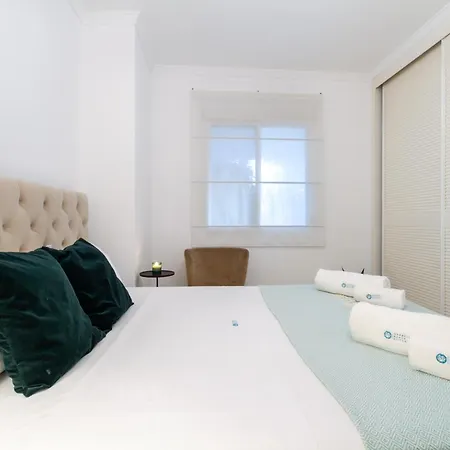 Apartment Marbella Banus Suites - Banus - Terrazas De Banus Urb- Premium 2Br - 2Ba - Redecorated - Brand-New Furniture - Outdoor Terrace - Heart Of Puerto Banus - Steps From Marina, Beach & El Corte Ing Luxury Shopping - Pools & Garden Solarium- Ideal For Fami