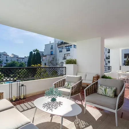 Marbella Banus Suites - Banus - Terrazas De Banus Urb- Premium 2Br - 2Ba - Redecorated - Brand-New Furniture - Outdoor Terrace - Heart Of Puerto Banus - Steps From Marina, Beach & El Corte Ing Luxury Shopping - Pools & Garden Solarium- Ideal For Fami Marbella