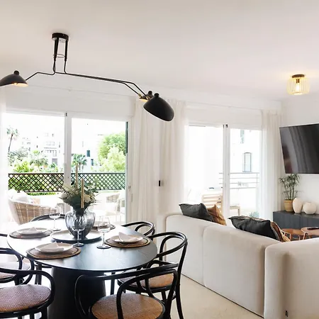 アパート Banus - Banus - Terrazas De Banus Urb- Premium 2br - 2ba - Redecorated - Brand-new Furniture - Outdoor Terrace - Heart Of Puerto Banus - Steps From Marina, & El Corte Ing Luxury Shopping - Pools & Garden Solarium- Ideal For Fami *
