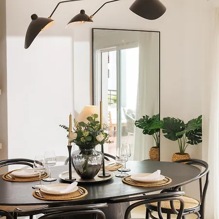 アパート Banus - Banus - Terrazas De Banus Urb- Premium 2br - 2ba - Redecorated - Brand-new Furniture - Outdoor Terrace - Heart Of Puerto Banus - Steps From Marina, & El Corte Ing Luxury Shopping - Pools & Garden Solarium- Ideal For Fami