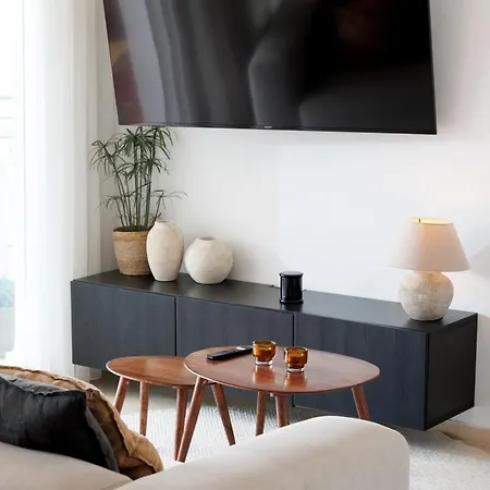 アパート Banus - Banus - Terrazas De Banus Urb- Premium 2br - 2ba - Redecorated - Brand-new Furniture - Outdoor Terrace - Heart Of Puerto Banus - Steps From Marina, & El Corte Ing Luxury Shopping - Pools & Garden Solarium- Ideal For Fami マルベーリャ