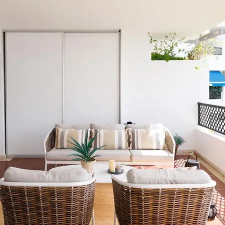 Banus - Banus - Terrazas De Banus Urb- Premium 2br - 2ba - Redecorated - Brand-new Furniture - Outdoor Terrace - Heart Of Puerto Banus - Steps From Marina, & El Corte Ing Luxury Shopping - Pools & Garden Solarium- Ideal For Fami アパート