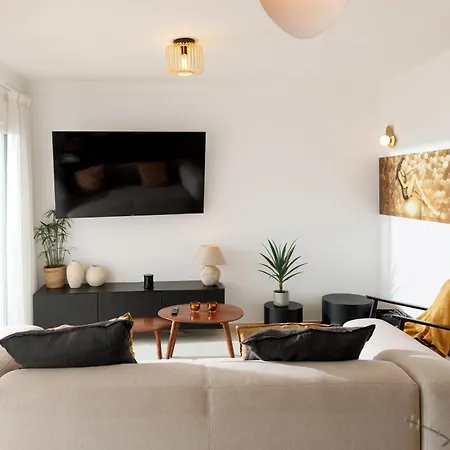 アパート Banus - Banus - Terrazas De Banus Urb- Premium 2br - 2ba - Redecorated - Brand-new Furniture - Outdoor Terrace - Heart Of Puerto Banus - Steps From Marina, & El Corte Ing Luxury Shopping - Pools & Garden Solarium- Ideal For Fami