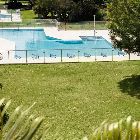 アパート Banus - Banus - Terrazas De Banus Urb- Premium 2br - 2ba - Redecorated - Brand-new Furniture - Outdoor Terrace - Heart Of Puerto Banus - Steps From Marina, & El Corte Ing Luxury Shopping - Pools & Garden Solarium- Ideal For Fami *