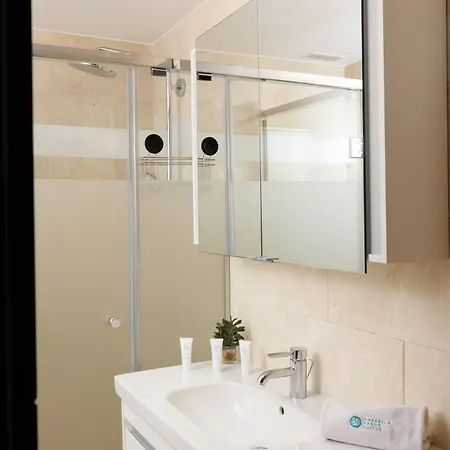 Banus - Banus - Terrazas De Banus Urb- Premium 2br - 2ba - Redecorated - Brand-new Furniture - Outdoor Terrace - Heart Of Puerto Banus - Steps From Marina, & El Corte Ing Luxury Shopping - Pools & Garden Solarium- Ideal For Fami *