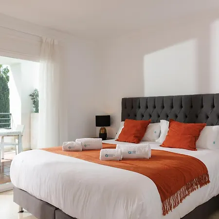アパート Banus - Banus - Terrazas De Banus Urb- Premium 2br - 2ba - Redecorated - Brand-new Furniture - Outdoor Terrace - Heart Of Puerto Banus - Steps From Marina, & El Corte Ing Luxury Shopping - Pools & Garden Solarium- Ideal For Fami *