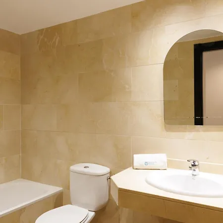 アパート Banus - Banus - Terrazas De Banus Urb- Premium 2br - 2ba - Redecorated - Brand-new Furniture - Outdoor Terrace - Heart Of Puerto Banus - Steps From Marina, & El Corte Ing Luxury Shopping - Pools & Garden Solarium- Ideal For Fami マルベーリャ