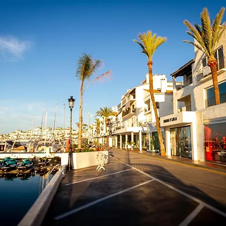 アパート Banus - Banus - Terrazas De Banus Urb- Premium 2br - 2ba - Redecorated - Brand-new Furniture - Outdoor Terrace - Heart Of Puerto Banus - Steps From Marina, & El Corte Ing Luxury Shopping - Pools & Garden Solarium- Ideal For Fami マルベーリャ