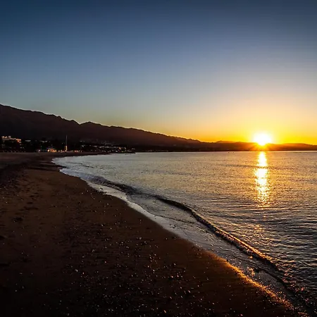 アパート Banus - Banus - Terrazas De Banus Urb- Premium 2br - 2ba - Redecorated - Brand-new Furniture - Outdoor Terrace - Heart Of Puerto Banus - Steps From Marina, & El Corte Ing Luxury Shopping - Pools & Garden Solarium- Ideal For Fami