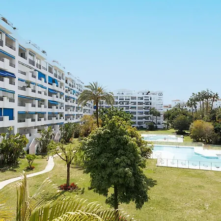 Banus - Banus - Terrazas De Banus Urb- Premium 2br - 2ba - Redecorated - Brand-new Furniture - Outdoor Terrace - Heart Of Puerto Banus - Steps From Marina, & El Corte Ing Luxury Shopping - Pools & Garden Solarium- Ideal For Fami アパート