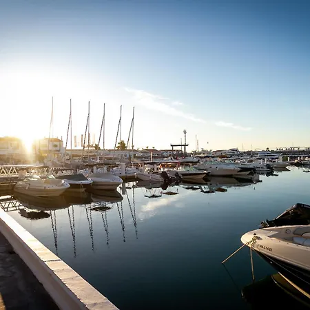 アパート Banus - Banus - Terrazas De Banus Urb- Premium 2br - 2ba - Redecorated - Brand-new Furniture - Outdoor Terrace - Heart Of Puerto Banus - Steps From Marina, & El Corte Ing Luxury Shopping - Pools & Garden Solarium- Ideal For Fami