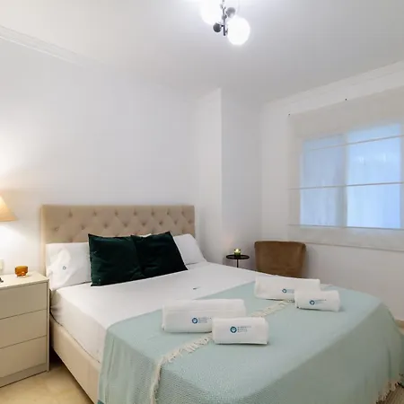 Apartamento Marbella Banus Suites - Banus - Terrazas De Banus Urb- Premium 2Br - 2Ba - Redecorated - Brand-New Furniture - Outdoor Terrace - Heart Of Puerto Banus - Steps From Marina, Beach & El Corte Ing Luxury Shopping - Pools & Garden Solarium- Ideal For Fami Marbella