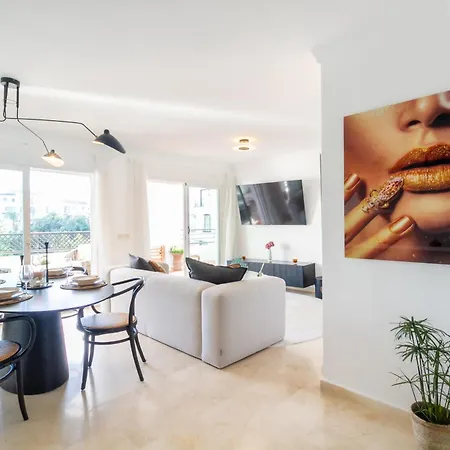 Marbella Banus Suites - Banus - Terrazas De Banus Urb- Premium 2Br - 2Ba - Redecorated - Brand-New Furniture - Outdoor Terrace - Heart Of Puerto Banus - Steps From Marina, Beach & El Corte Ing Luxury Shopping - Pools & Garden Solarium- Ideal For Fami * Marbella