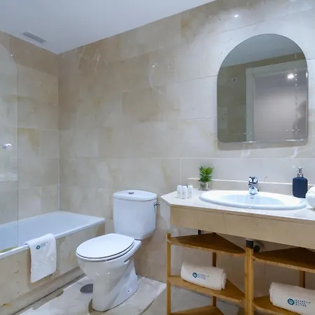Marbella Banus Suites - Banus - Terrazas De Banus Urb- Premium 2Br - 2Ba - Redecorated - Brand-New Furniture - Outdoor Terrace - Heart Of Puerto Banus - Steps From Marina, Beach & El Corte Ing Luxury Shopping - Pools & Garden Solarium- Ideal For Fami Marbella