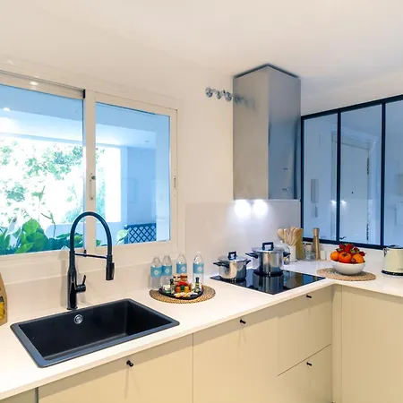 Marbella Banus Suites - Banus - Terrazas De Banus Urb- Premium 2Br - 2Ba - Redecorated - Brand-New Furniture - Outdoor Terrace - Heart Of Puerto Banus - Steps From Marina, Beach & El Corte Ing Luxury Shopping - Pools & Garden Solarium- Ideal For Fami