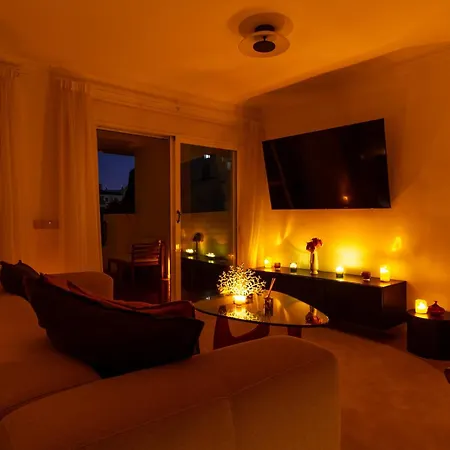 Apartamento Marbella Banus Suites - Banus - Terrazas De Banus Urb- Premium 2Br - 2Ba - Redecorated - Brand-New Furniture - Outdoor Terrace - Heart Of Puerto Banus - Steps From Marina, Beach & El Corte Ing Luxury Shopping - Pools & Garden Solarium- Ideal For Fami *