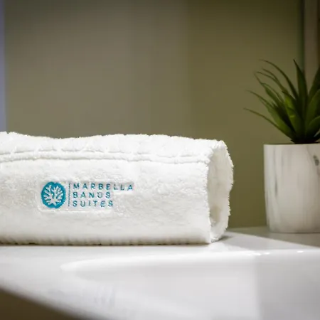 Marbella Banus Suites - Banus - Terrazas De Banus Urb- Premium 2Br - 2Ba - Redecorated - Brand-New Furniture - Outdoor Terrace - Heart Of Puerto Banus - Steps From Marina, Beach & El Corte Ing Luxury Shopping - Pools & Garden Solarium- Ideal For Fami *