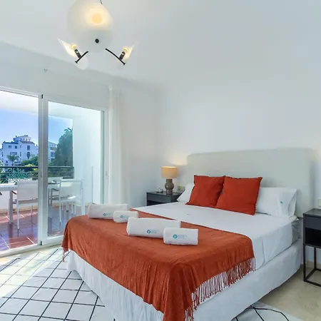 Apartamento Marbella Banus Suites - Banus - Terrazas De Banus Urb- Premium 2Br - 2Ba - Redecorated - Brand-New Furniture - Outdoor Terrace - Heart Of Puerto Banus - Steps From Marina, Beach & El Corte Ing Luxury Shopping - Pools & Garden Solarium- Ideal For Fami *